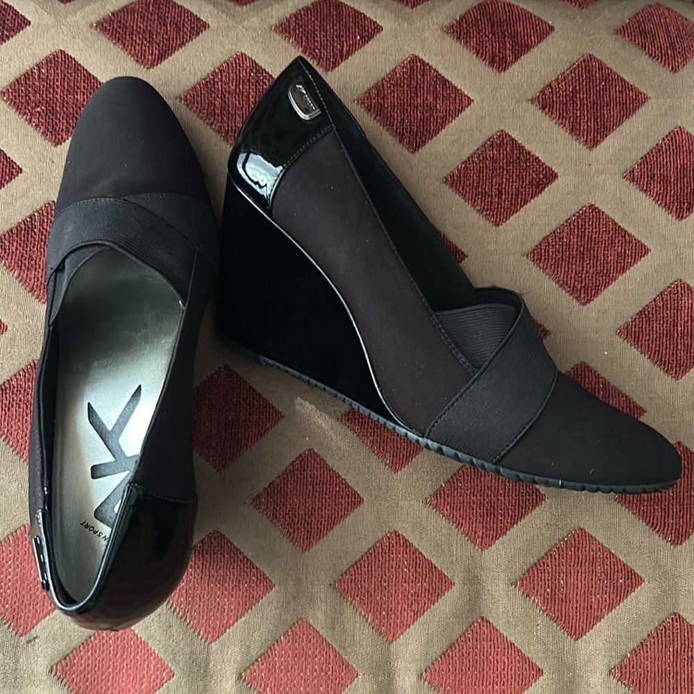 Anne Klein sport woman’s black wedge heel pumps textile upper Aktarence sz 7.5M🌹 - Picture 9 of 17